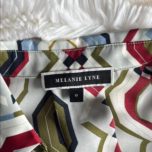 Geometric Patterned Blouse - Picture 2 of 3